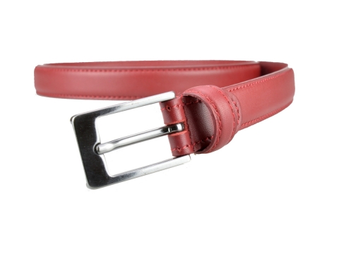 Ceinture femme, fine, habillée chic et discrète de couleur rouge rubis